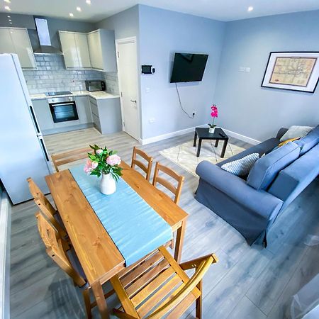 Modern 1-Bedroom Flat, 5 Guest, London - F2 Exterior photo