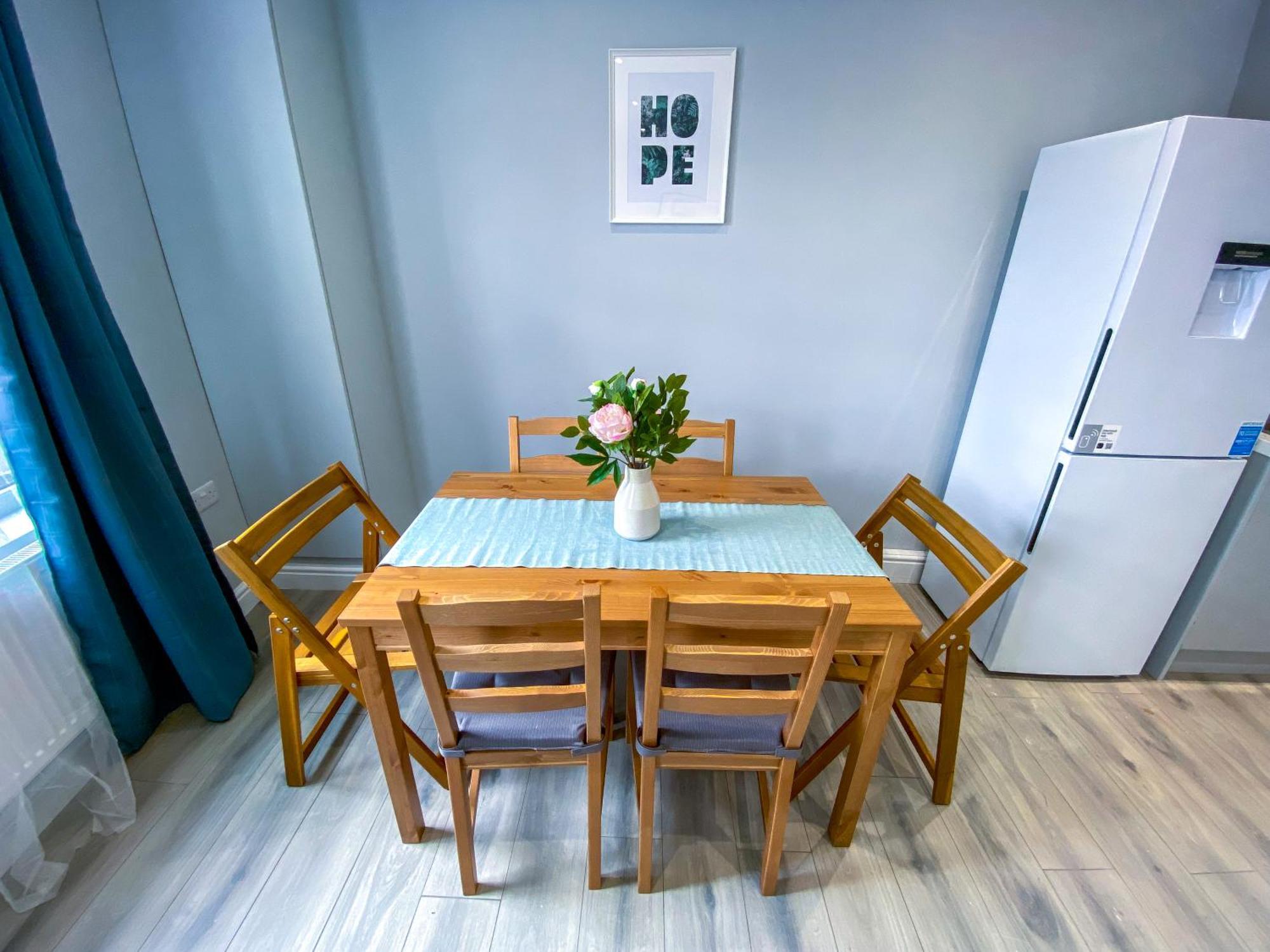 Modern 1-Bedroom Flat, 5 Guest, London - F2 Exterior photo