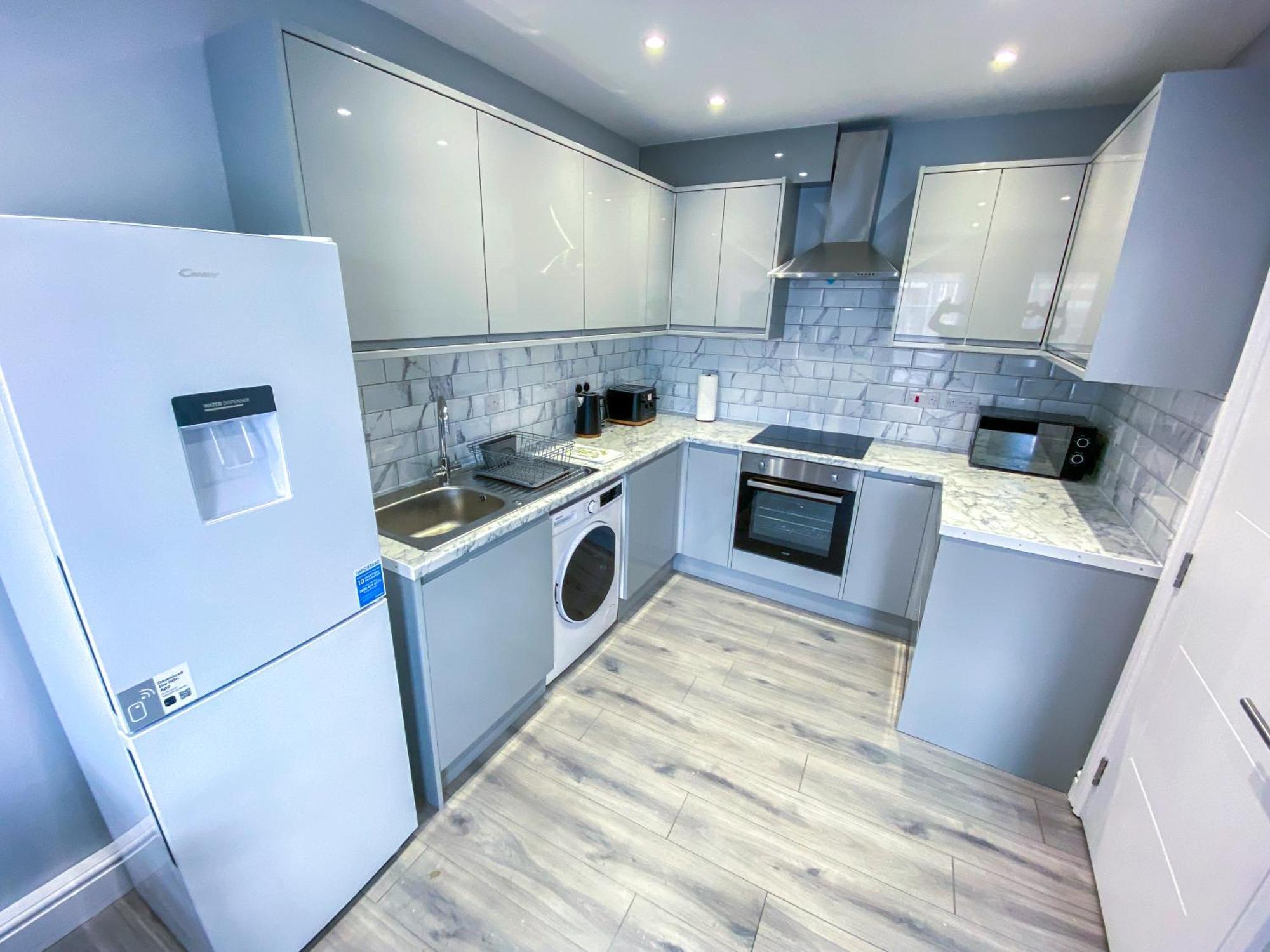 Modern 1-Bedroom Flat, 5 Guest, London - F2 Exterior photo